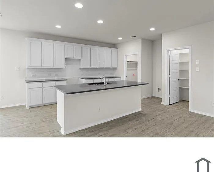 4 bed, 2447 sqft, $3,550 — Photo 2