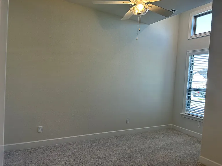 2412 Salmon St — Photo 17