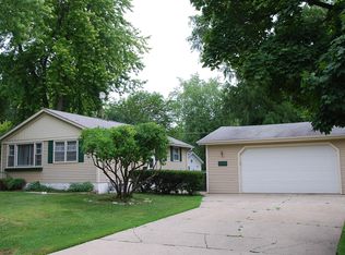 511 Brierhill Dr, Round Lake Park, IL 60073