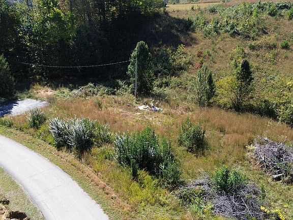 3rd image of 203 Poplar Hollow Rd