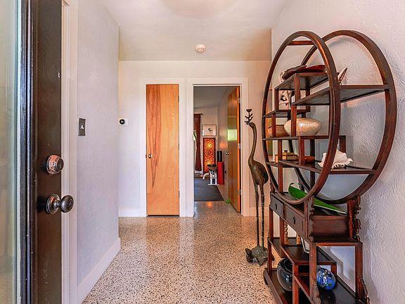 4th image of 211 Country Club Dr