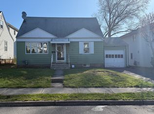 37 Henry St, Elmwood Park, NJ 07407