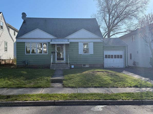 37 Henry St, Elmwood Park, NJ 07407