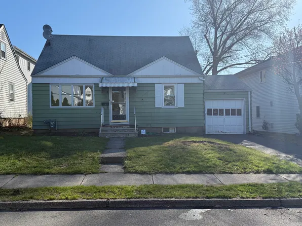 37 Henry St, Elmwood Park, NJ 07407