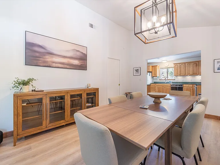925 Woodside Dr — Photo 3