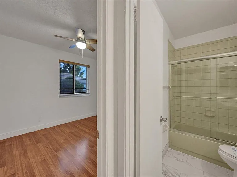 9845 Riverside Dr #8-28 — Photo 17