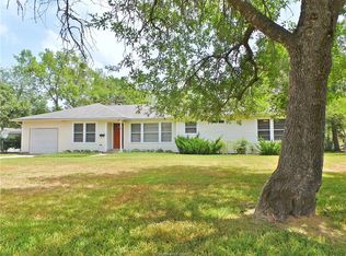 711 Inwood Dr, Bryan, TX 77802