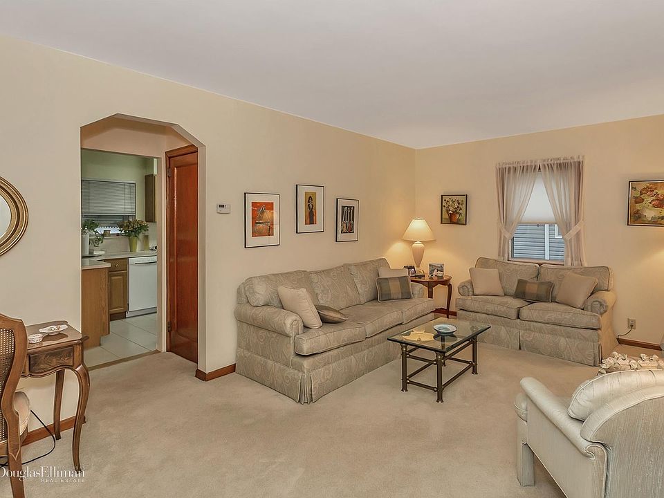 1st image of 28 Quaker St