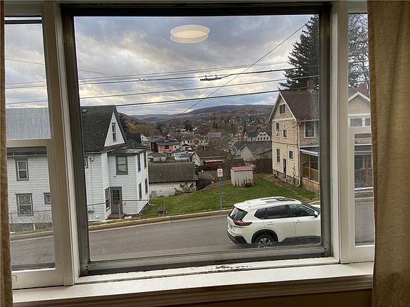 3rd image of 68 Catherine St