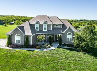 21116 Donahoo Rd, Tonganoxie, KS 66086