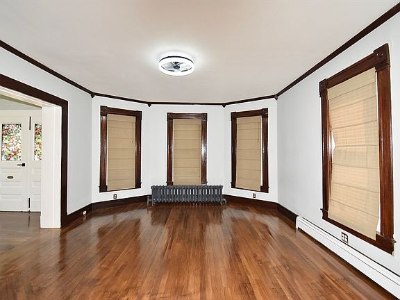 5th image of 30 Laurel St