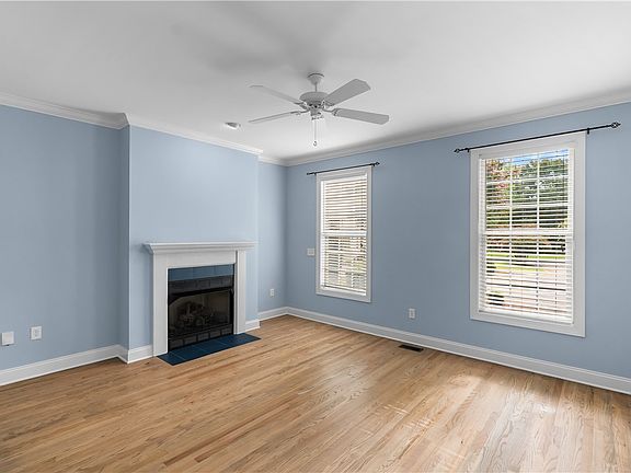 3rd image of 206 Village Way