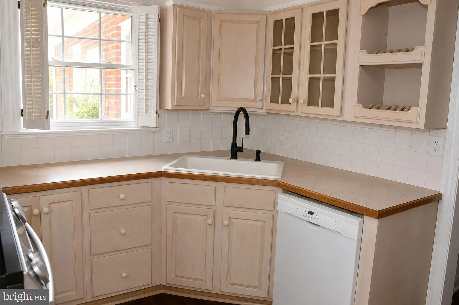 3 bed, 2.0 bath, 2030 sqft, $2,350 — Photo 4