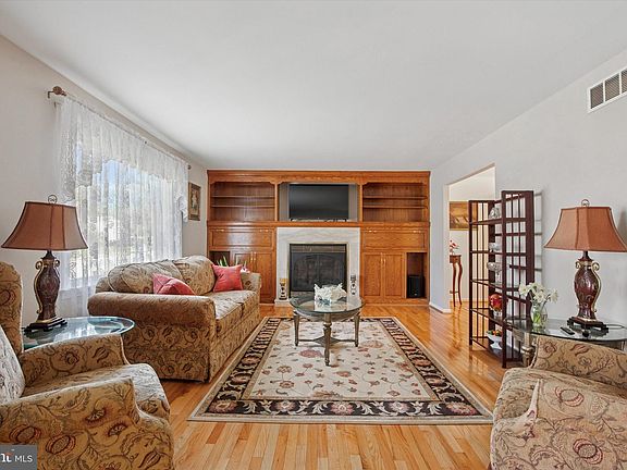 4th image of 474 W Prospect Ave