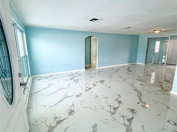 5th image of 7040 Fox Hollow Dr