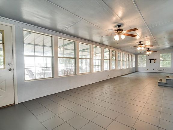 3rd image of 7506 Parkview Dr