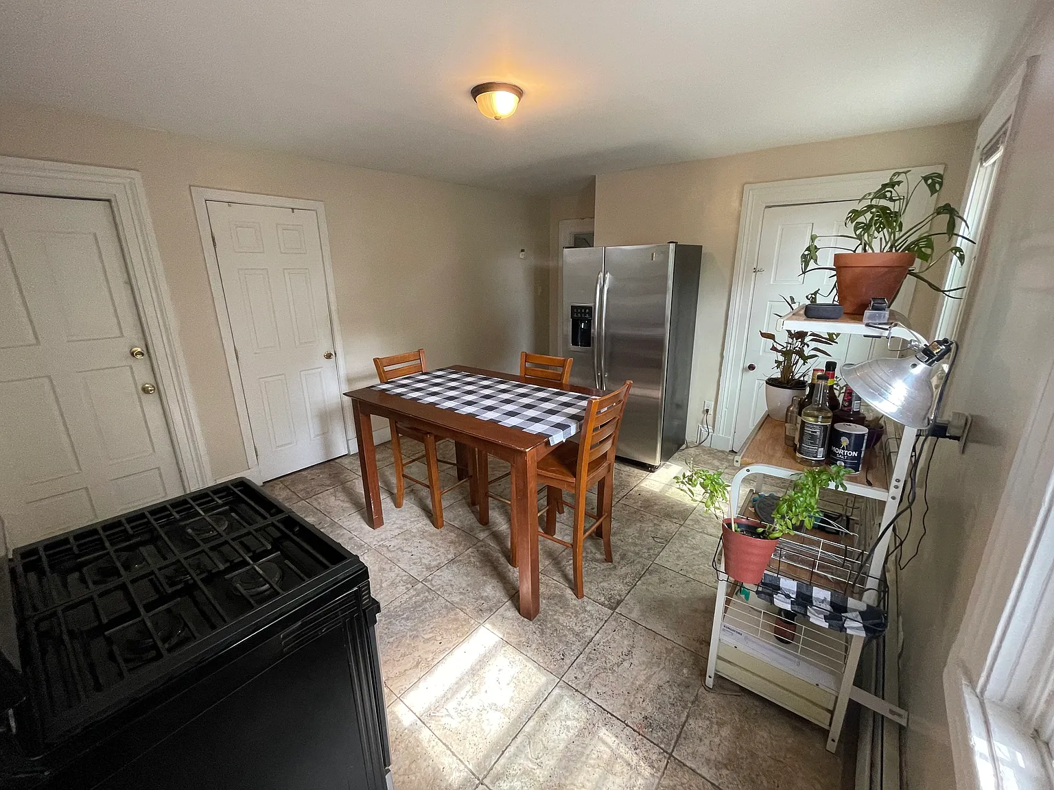 4 bed, 1800 sqft, $1,799 — Photo 2