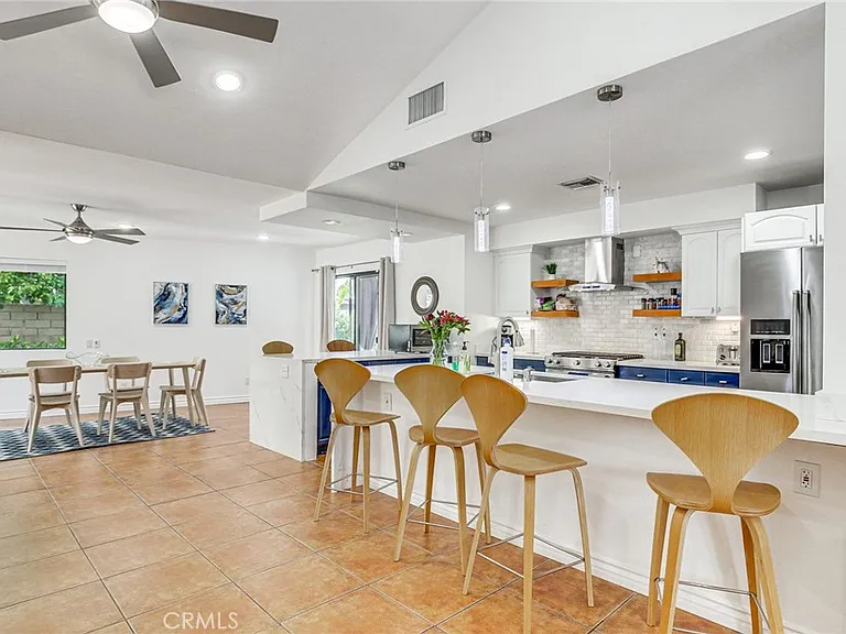 1123 E El Cid — Photo 9