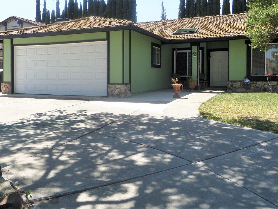 1st image of 850 Suellen Dr