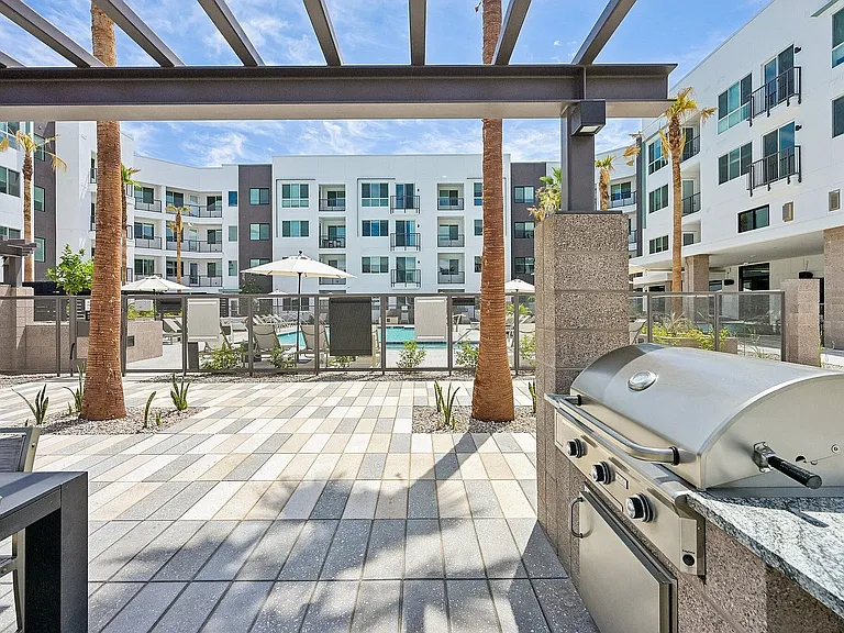 Grilling/Resident Patio