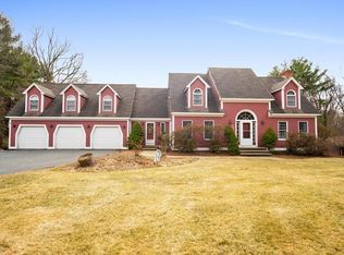 108 Chestnut St, Upton, MA 01568