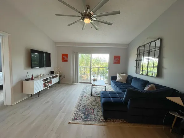 300 Crestwood Court N #318, Royal Palm Beach, FL 33411
