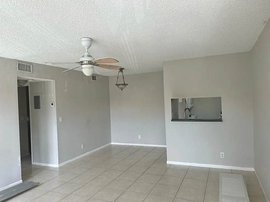2 bed, 2.0 bath, 737 sqft, $1,900 — Photo 2