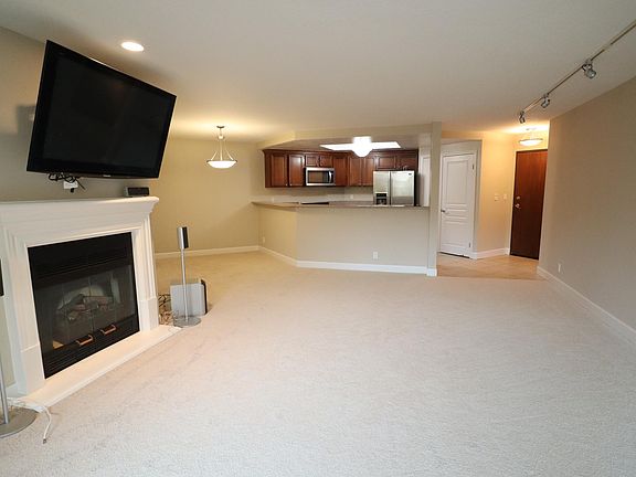 3rd image of 1633 S Bentley Ave APT 201