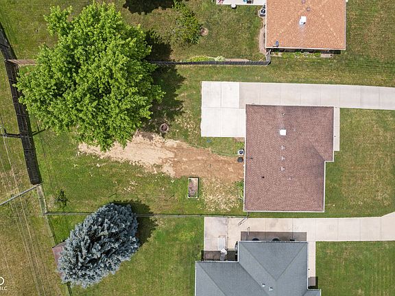 5th image of 510 Memorial Dr