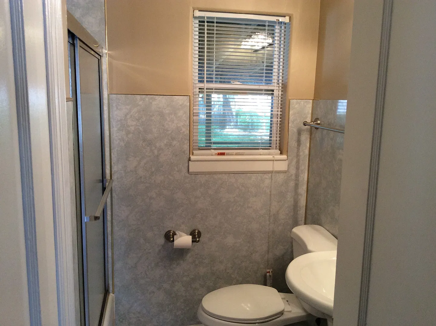 Irvington 2 bedroom home — Photo 4