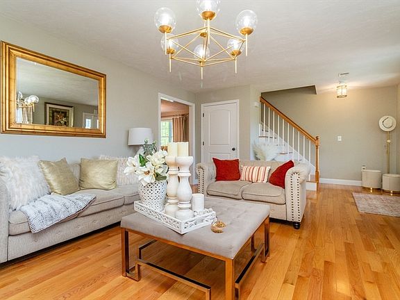 5th image of 44 Brookside Dr #44