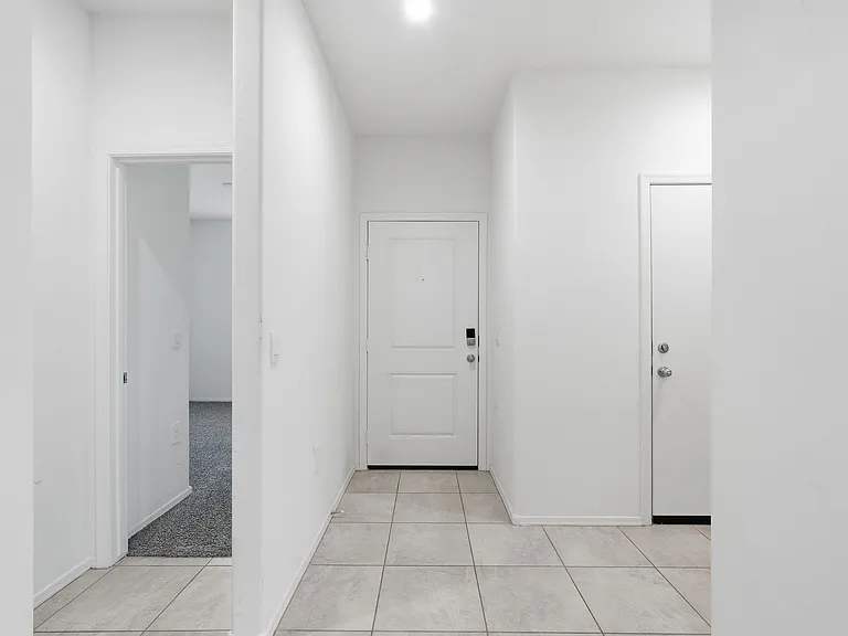 1575 E Fletcher Dr — Photo 5