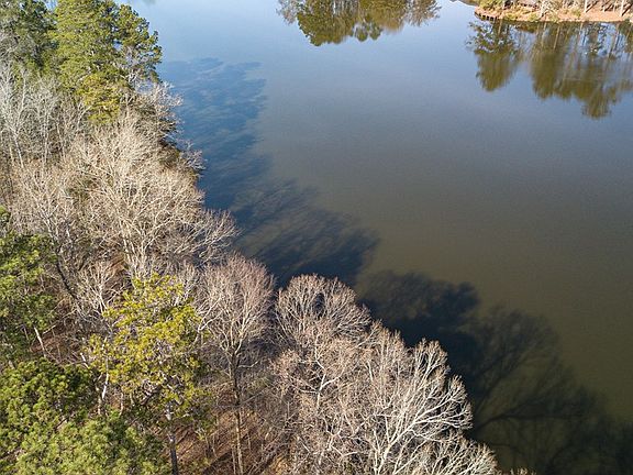2nd image of 505 Sweetwater Dr