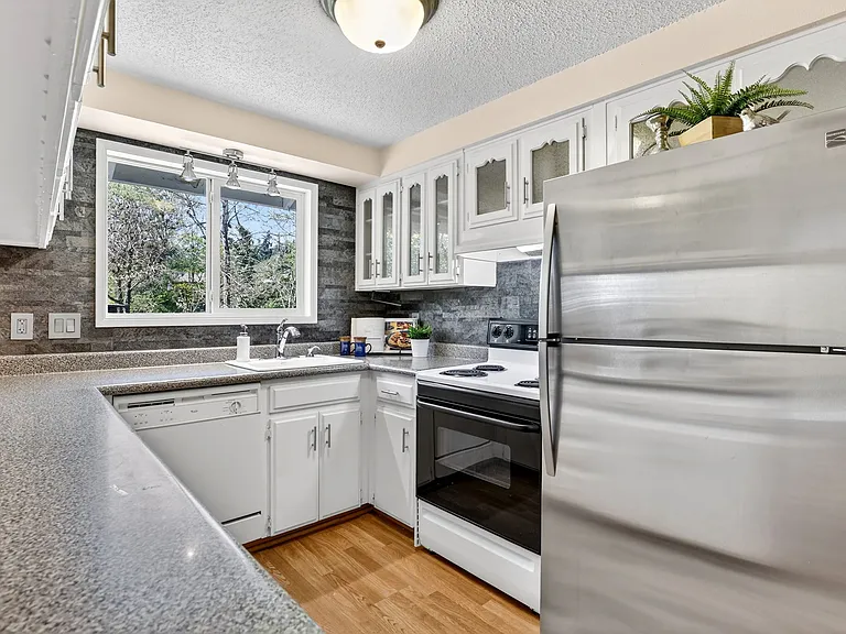 640 Stonehill Dr — Photo 14