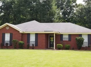 98 Meadow Oaks Ct, Millbrook, AL 36054