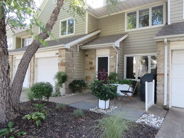 811 Burr Oaks Dr Unit 206, West Des Moines, IA 50266