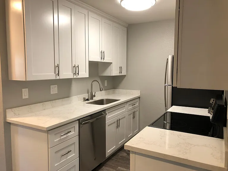 100 Union — Photo 15