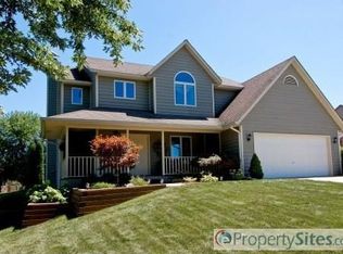 3710 Meadowlake Dr, Valparaiso, IN 46383