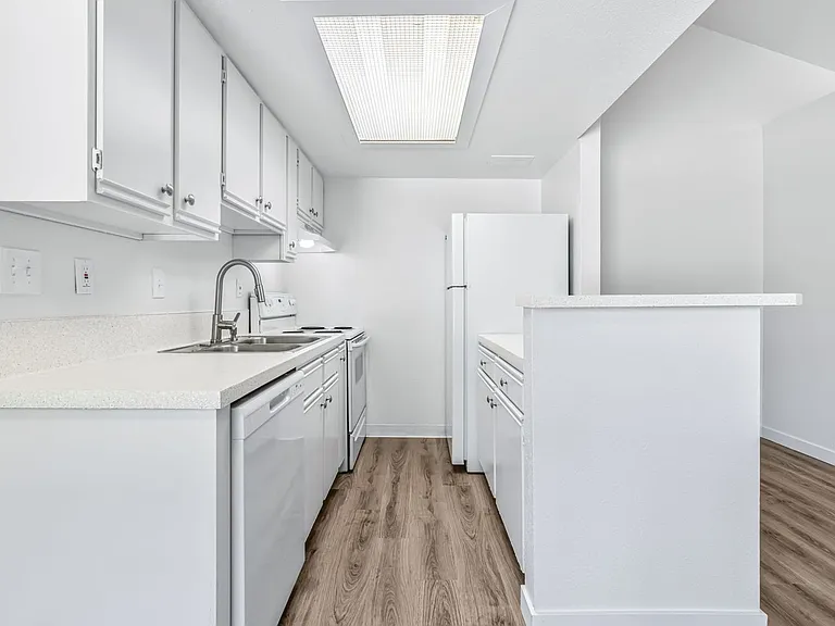 Hilton Street Apartments — Photo 46