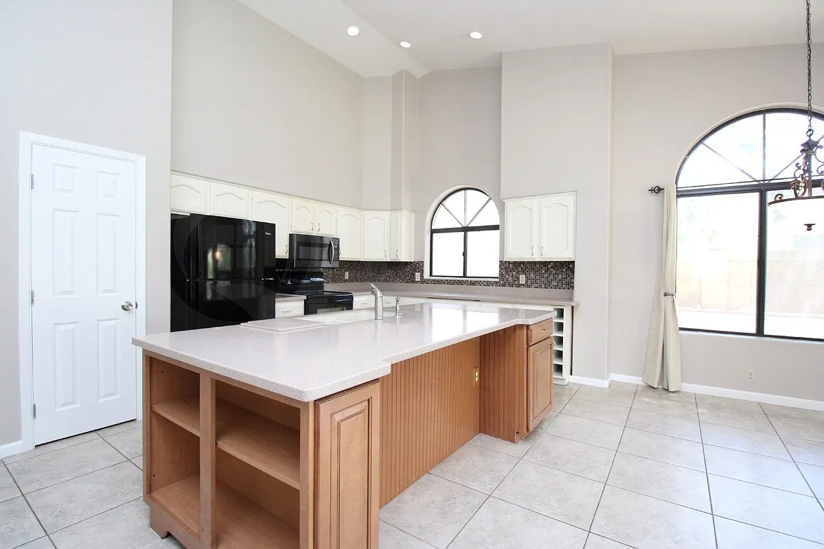 4 bed, 2.0 bath, 2323 sqft, $2,799 — Photo 3