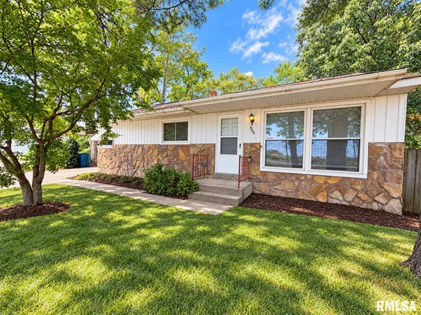 500 Atkins St, Elkville, IL 62932