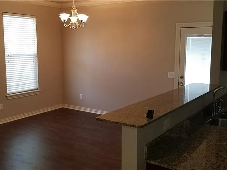 631 N Longfellow Ln — Photo 6