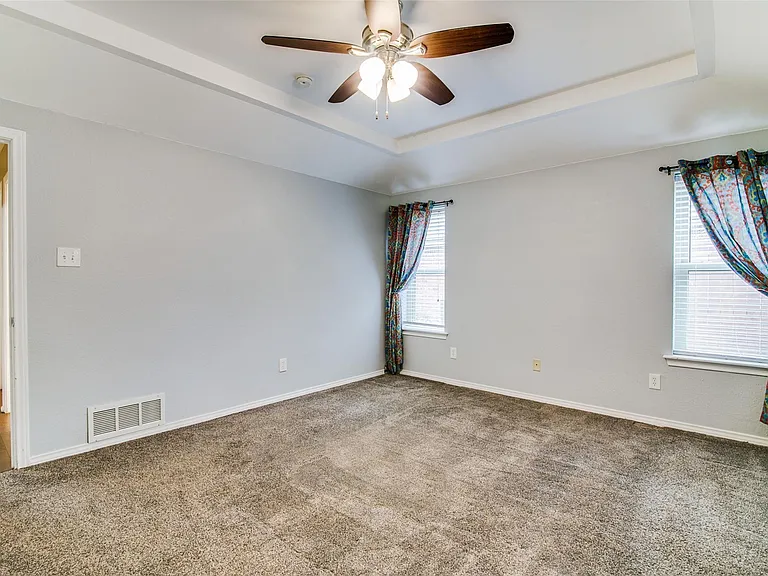 719 Stoneybrook Dr — Photo 12