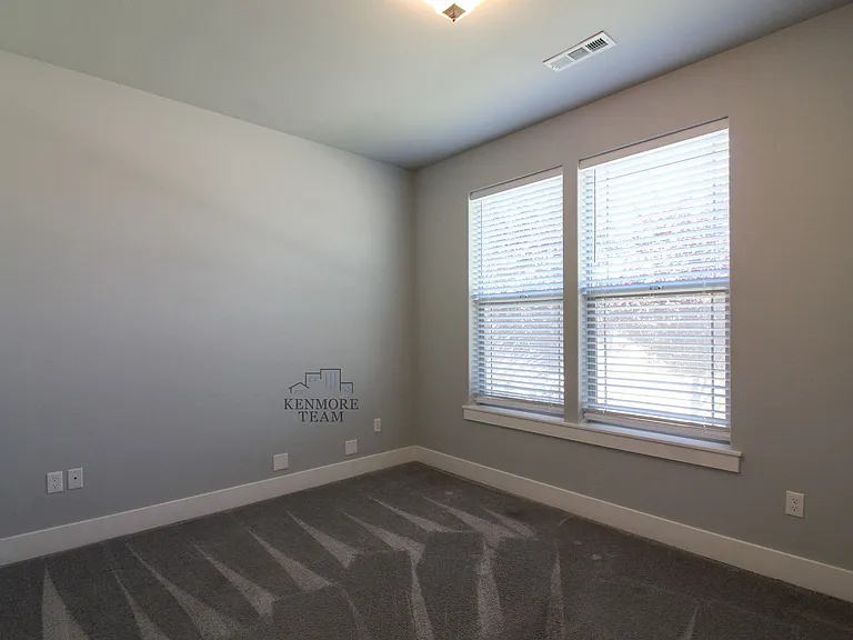 9114 Ruven St — Photo 14