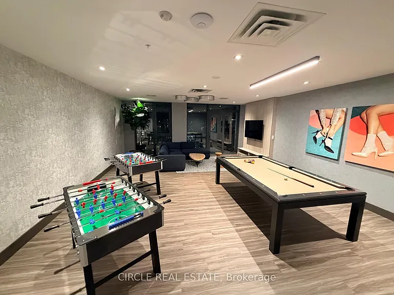 75 James St S #2414 — Photo 18
