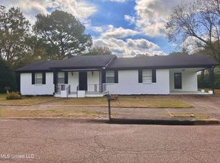 512 Saint Paul Ave, Senatobia, MS 38668