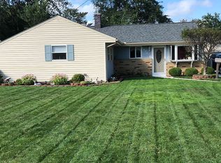 7621 Holly Dr, Mentor On The Lake, OH 44060