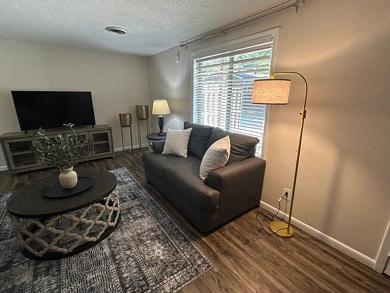 917 Davis Blvd #6 — Photo 3