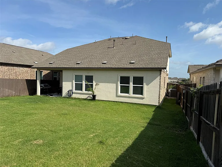 1008 Bluewood Bnd — Photo 3