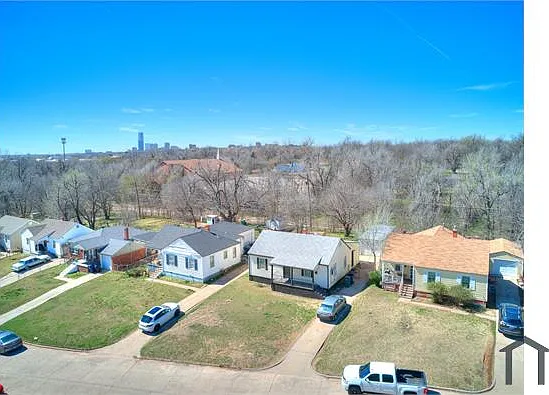 1321 Bellevidere Dr — Photo 3